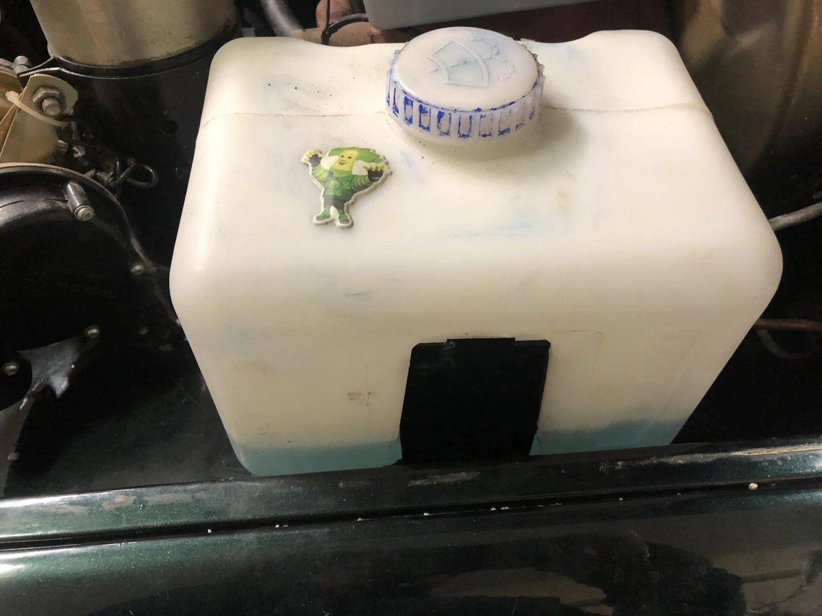 Бачок омывателя УАЗ 3151