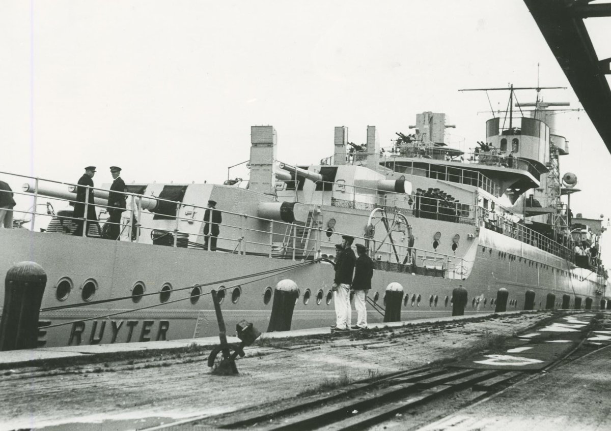 Голландский крейсер