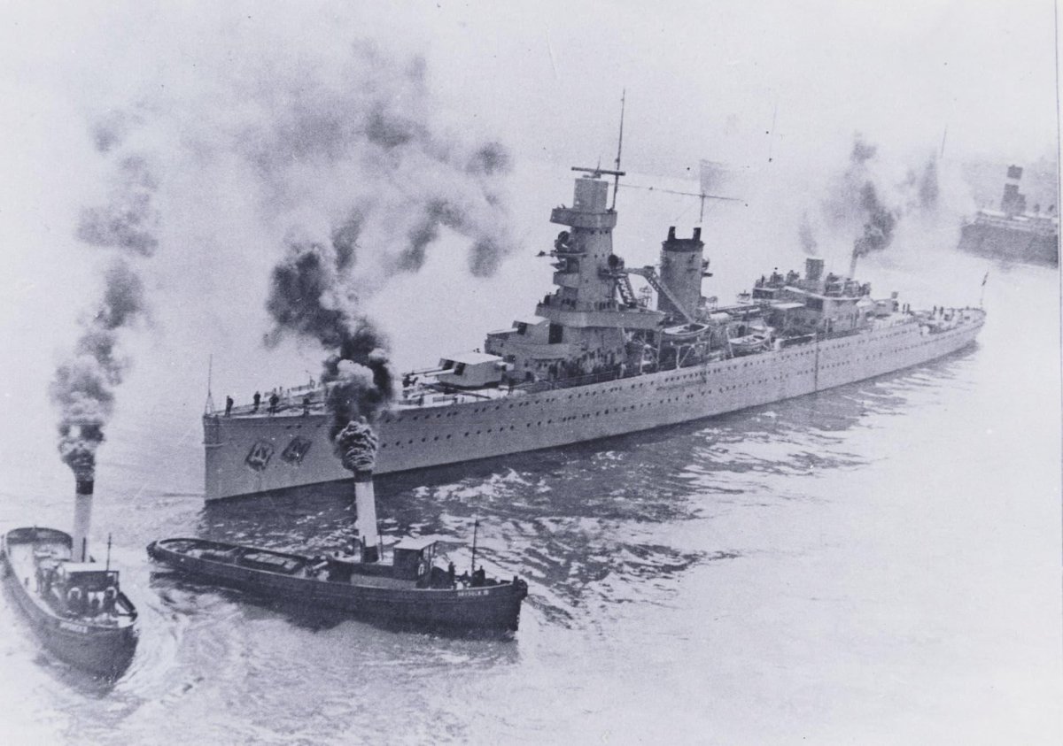 Голландский крейсер де рёйтер