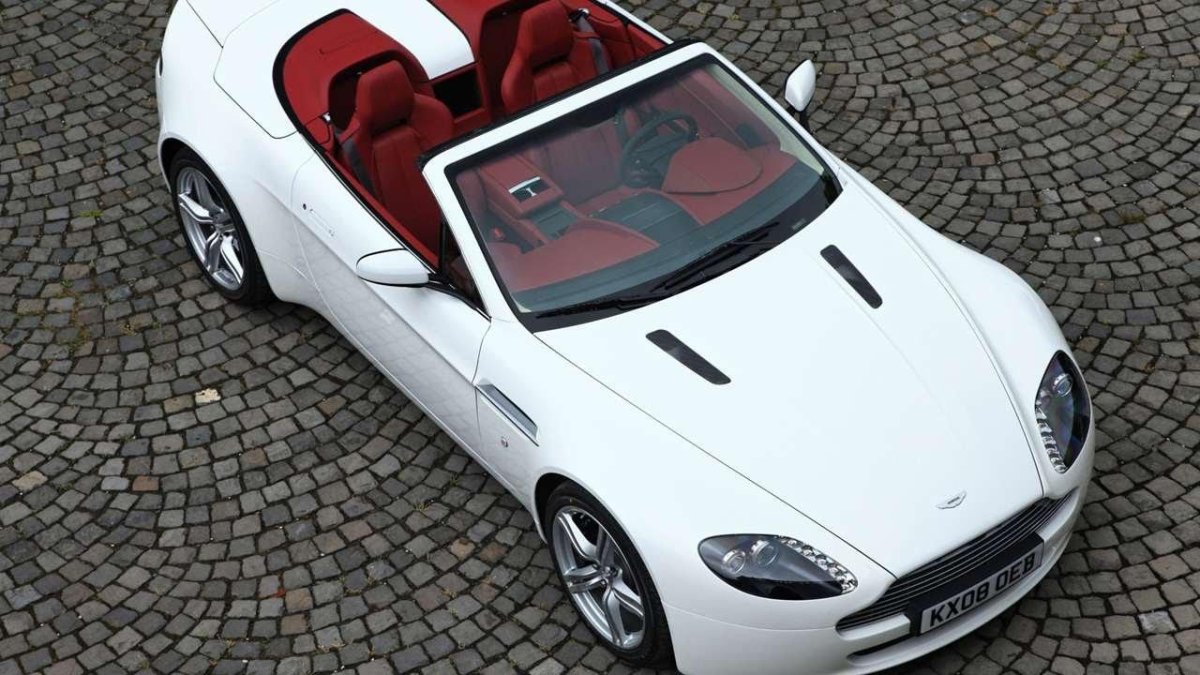 Астон Мартин кабриолет v8