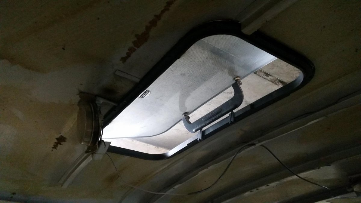 Штатный люк УАЗ 452