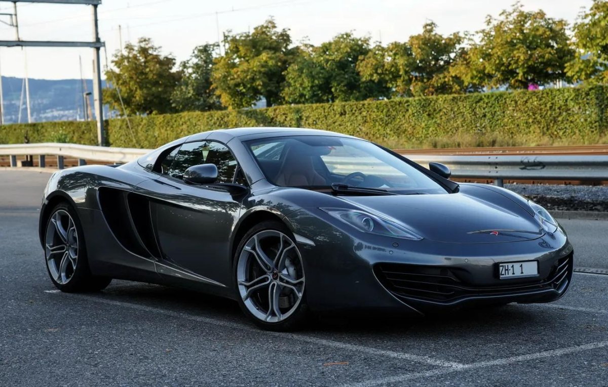 Макларен 12с