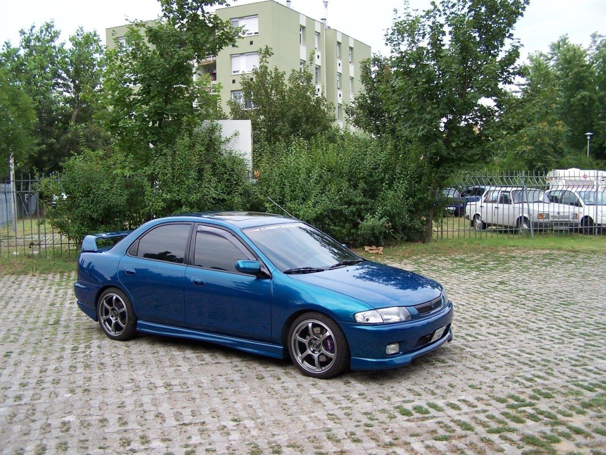 Mazda 323 1997 седан