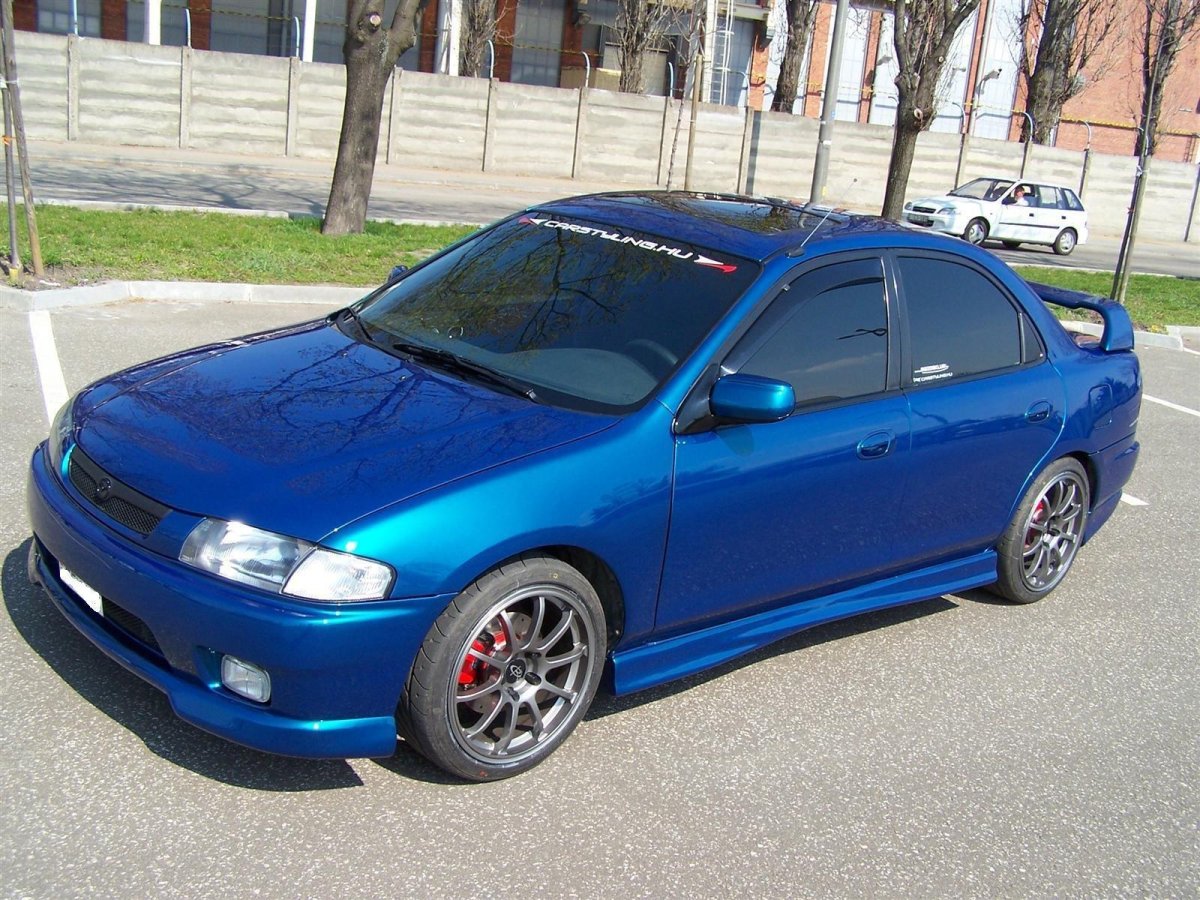 Mazda 323 1995 седан