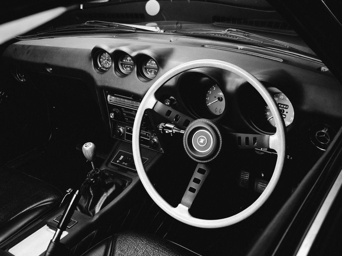 Nissan 240z салон