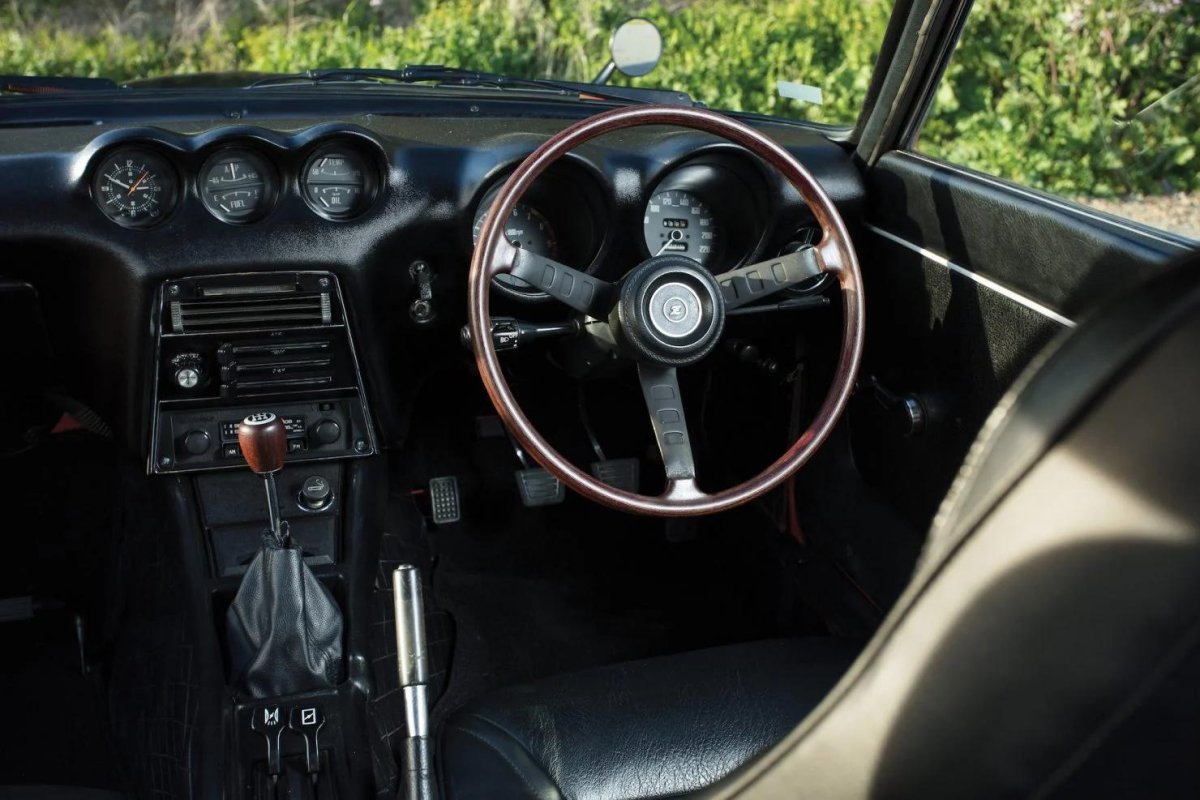 Nissan 240z салон