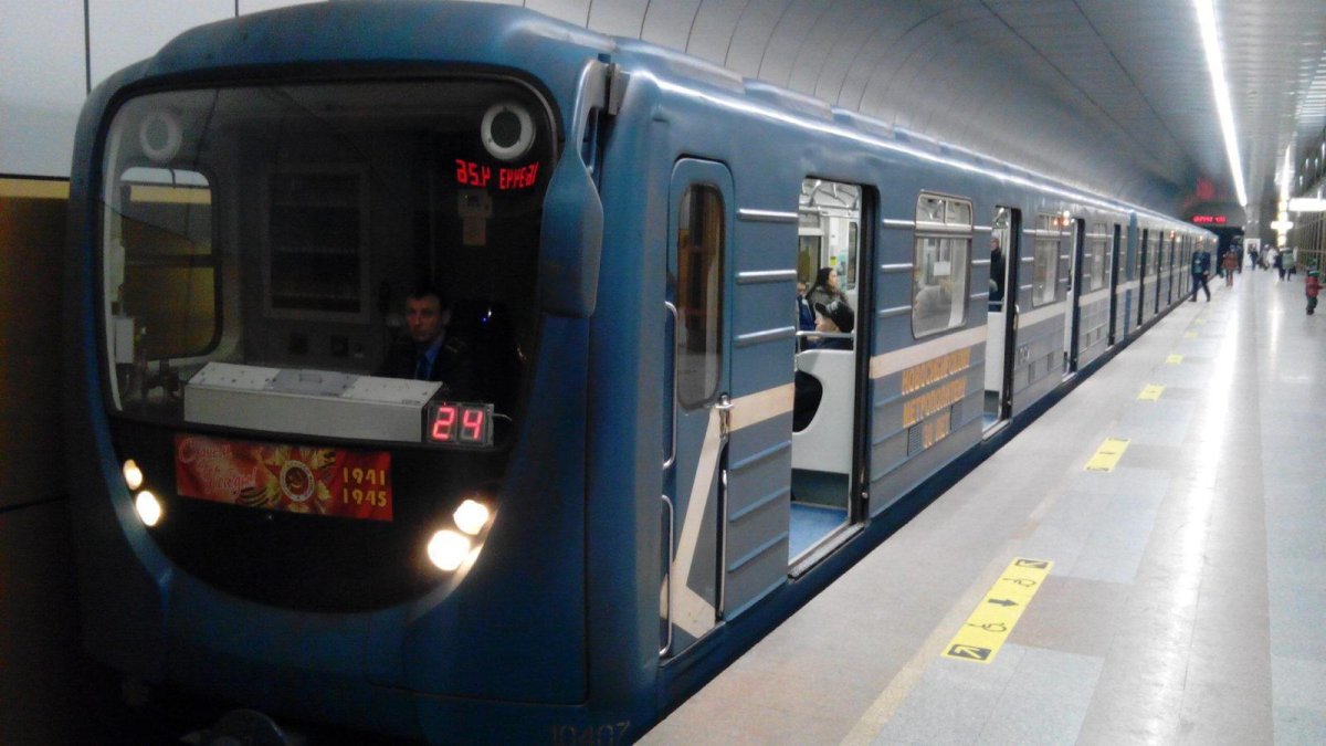 Поезд метро Новосибирск