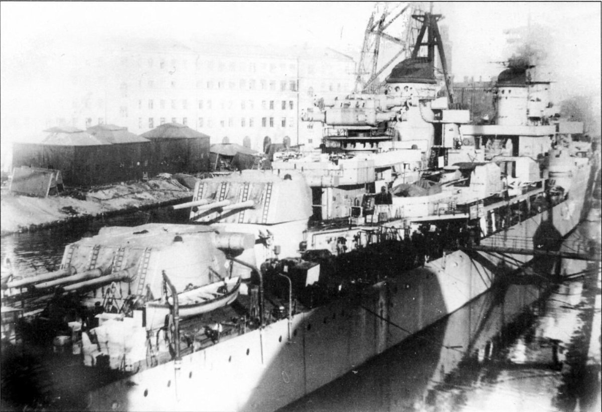 Крейсер Железняков в Швеции 1972