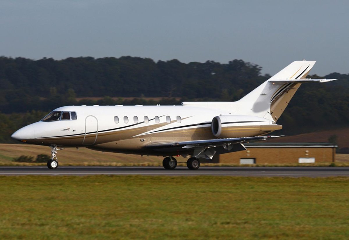 Hawker 700