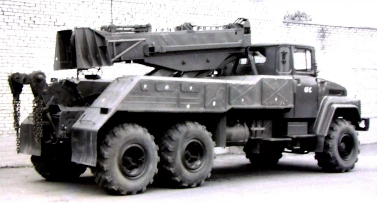 Военный тягач Кэт-л1