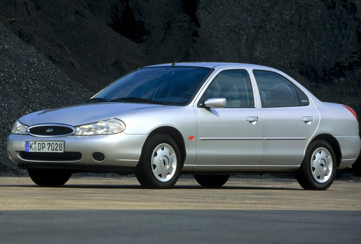Ford Mondeo 1996 седан