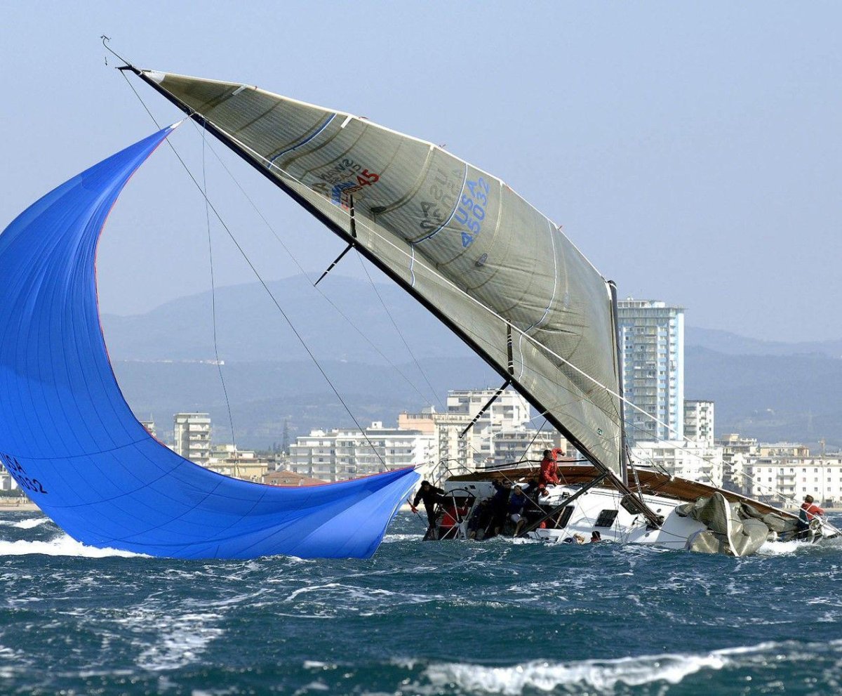 Брочинг парусной яхты