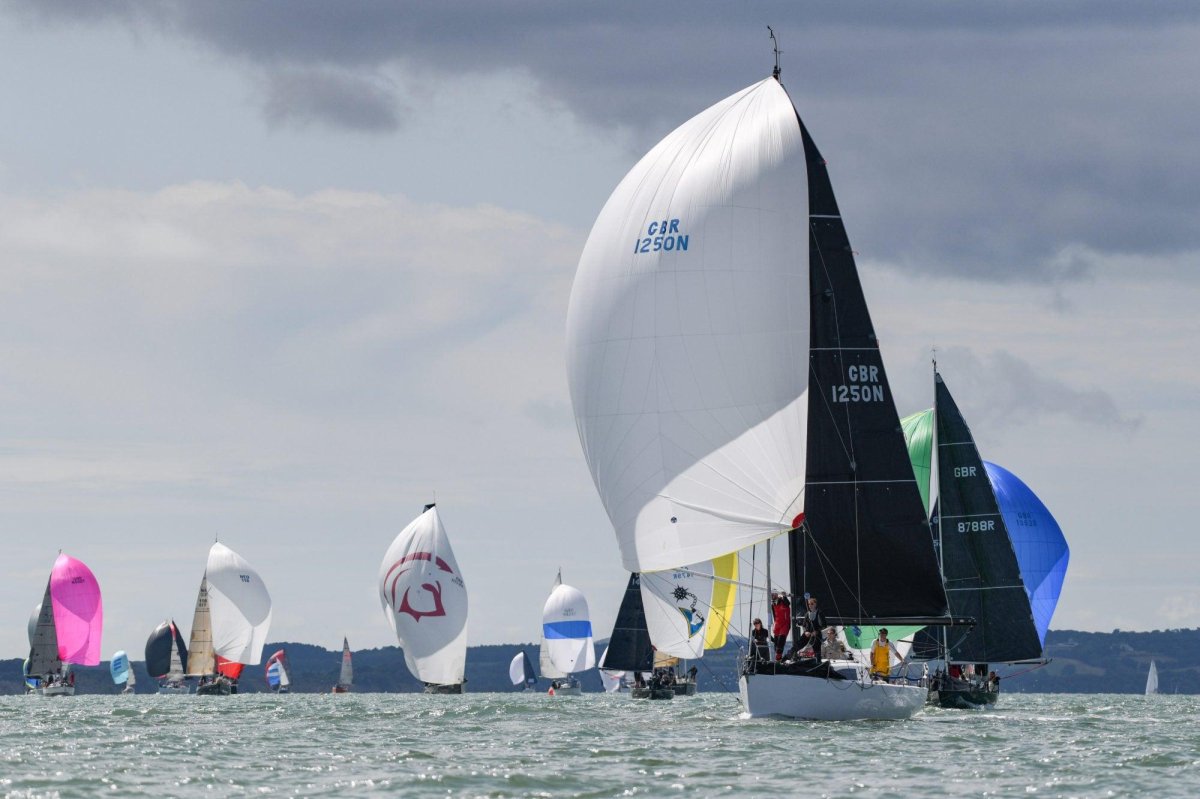 Клюв спинакер гика