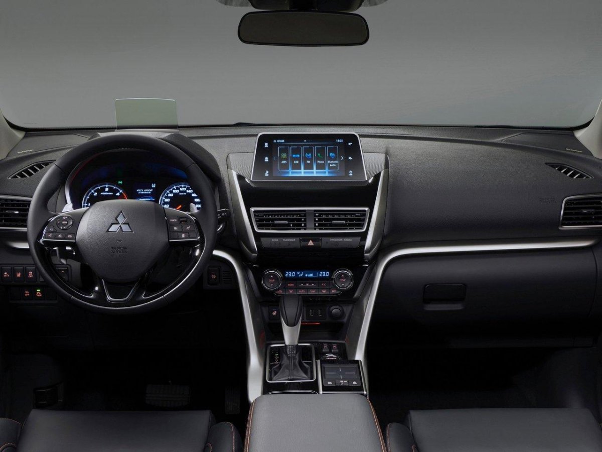Митсубиси Эклипс кросс 2021 салон