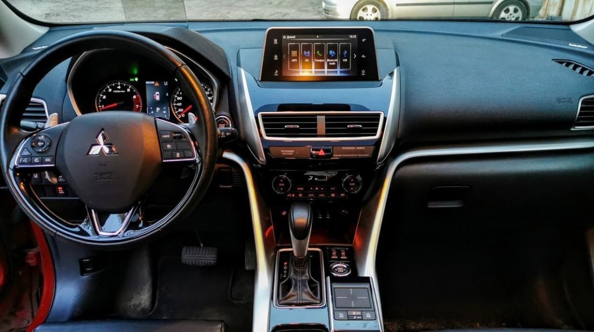 Mitsubishi Eclipse Cross 2021 салон