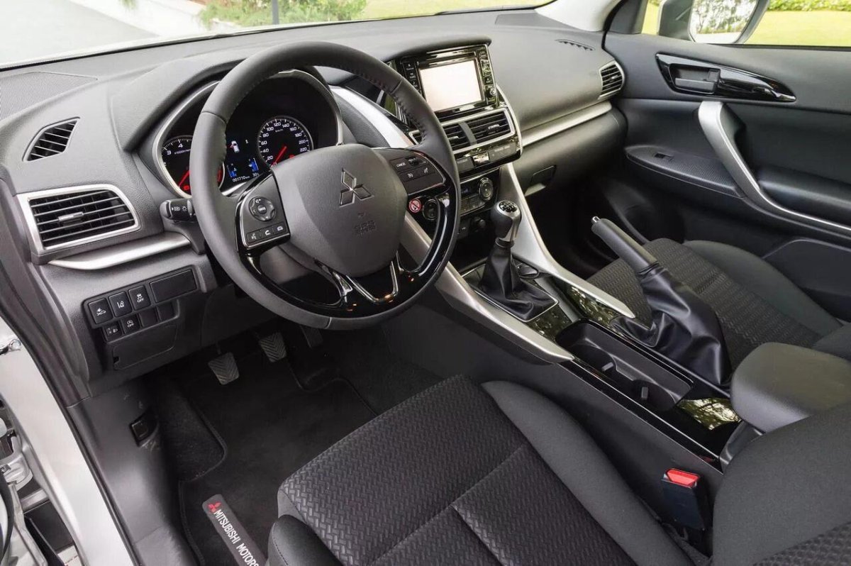 Mitsubishi Eclipse Cross комплектации