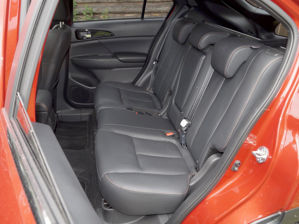 Митсубиси Эклипс кросс в новом кузове 2022 сидения задние кожа