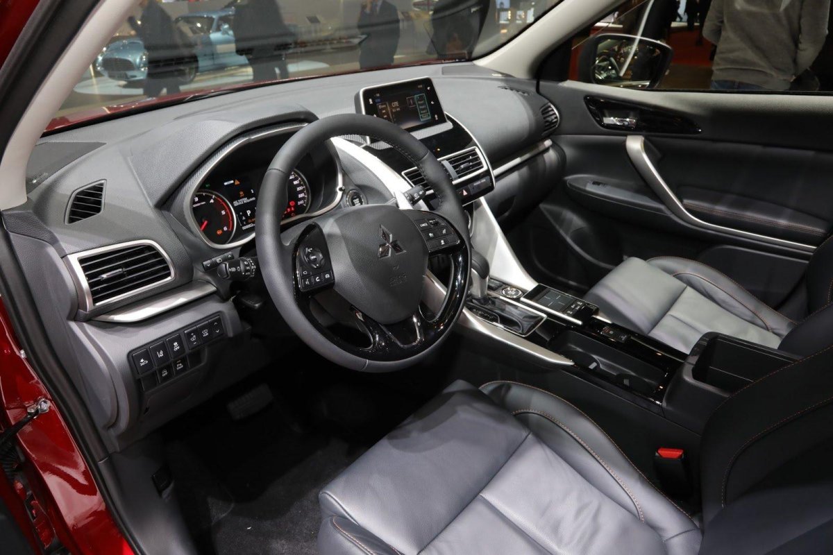 Mitsubishi Eclipse Cross интерьер