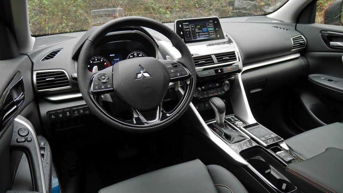 Mitsubishi Eclipse Cross 2021 интерьер