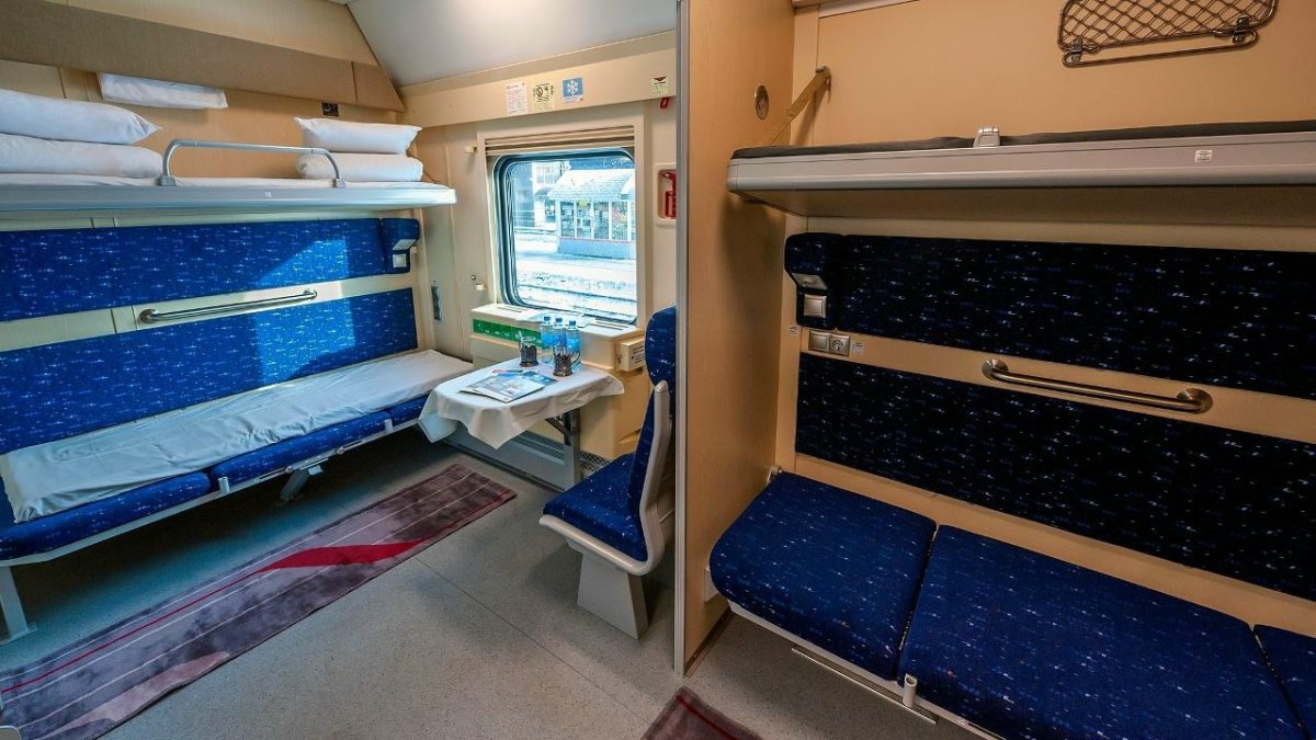 Поезд 014е Южный Урал