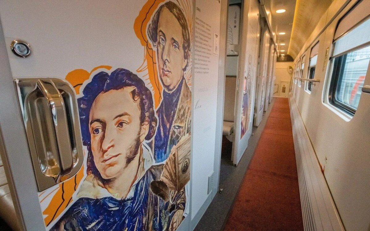 Разрисованные вагончики