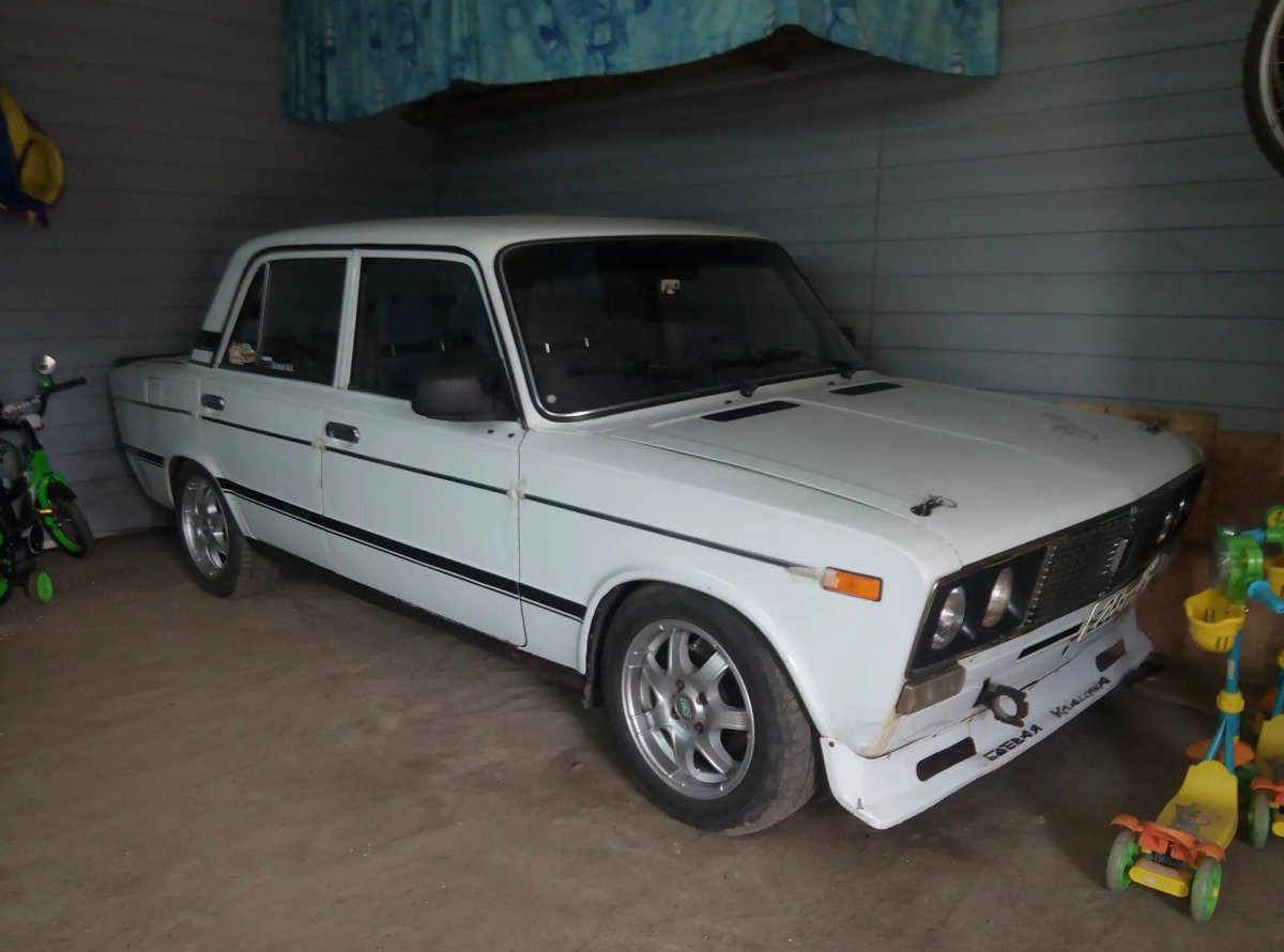 ВАЗ 2106 черные молдинги