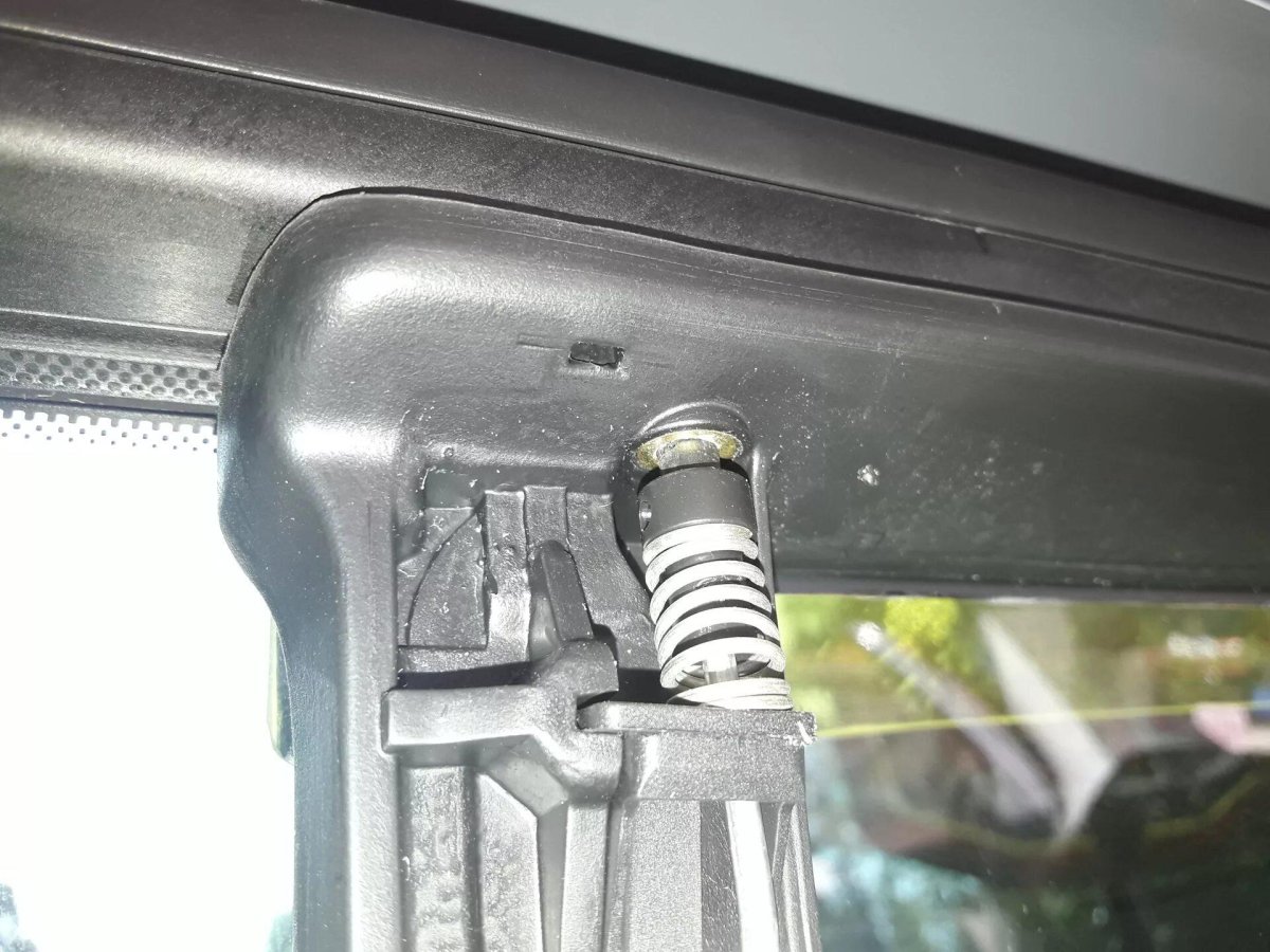 Т4 защелка сдвижной форточки