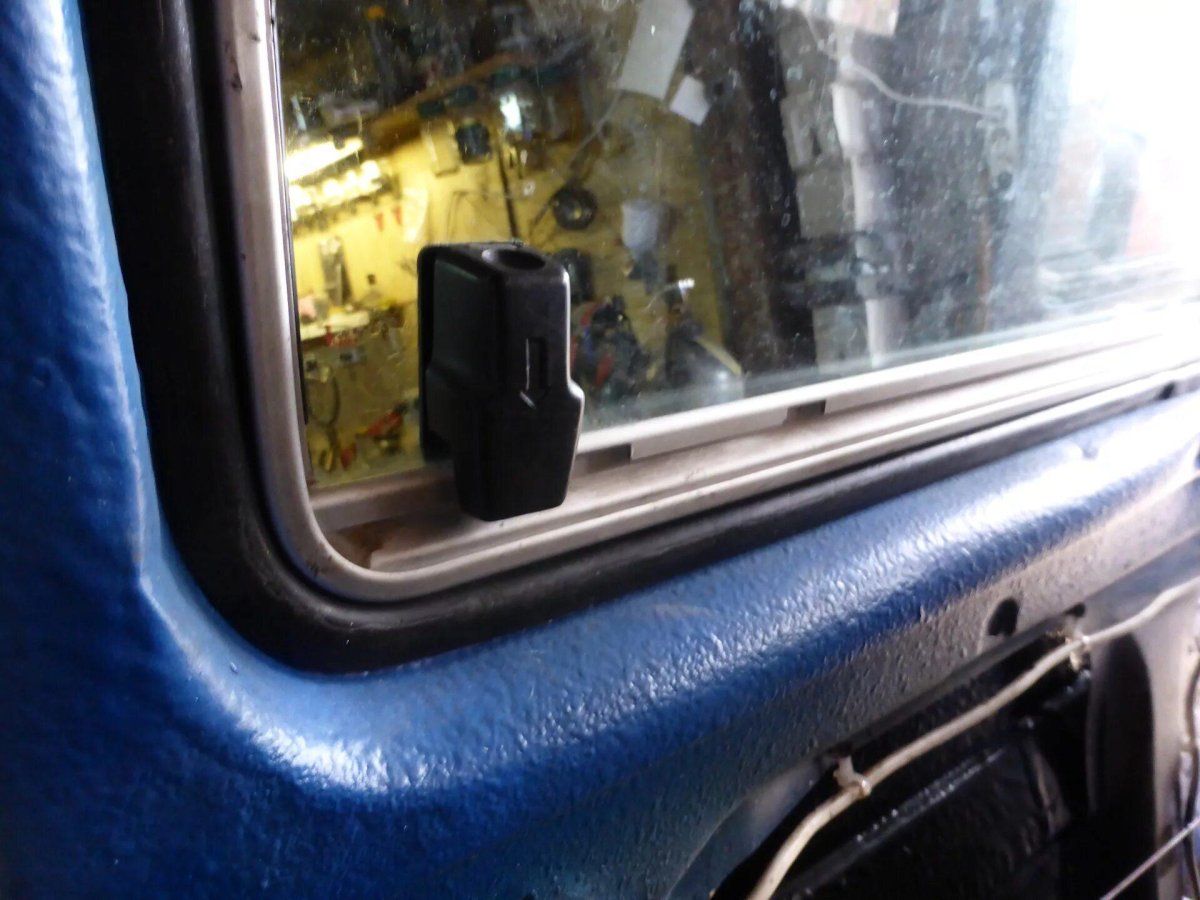 Т4 защелка сдвижной форточки