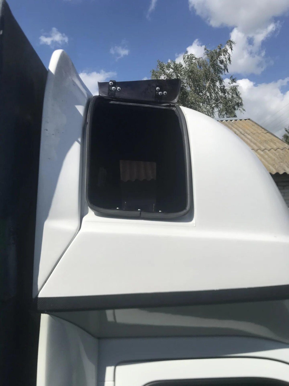 Форточка в спальник автобуса