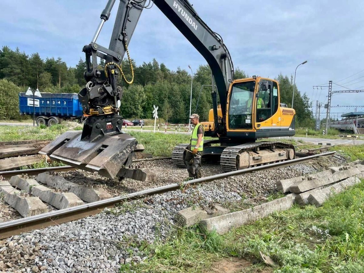 Экскаватор на комбинированном ходу