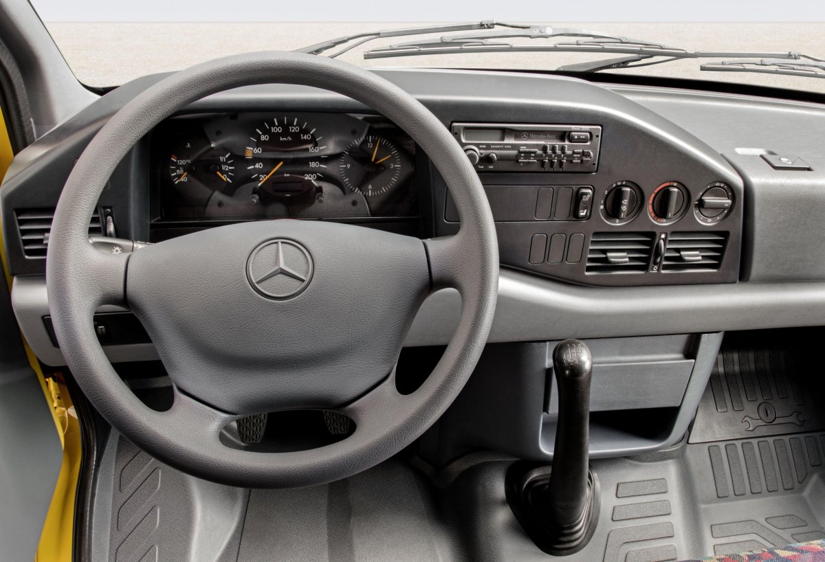 Mercedes-Benz Sprinter 208