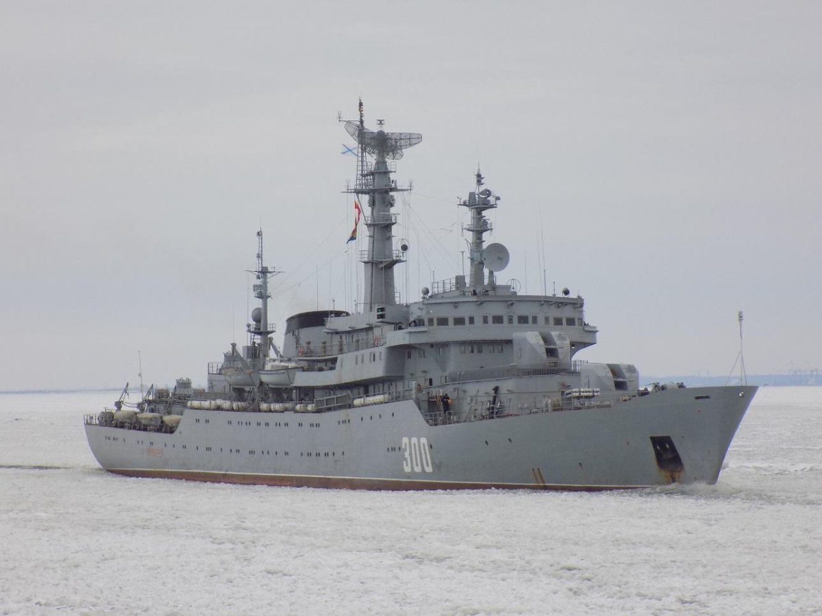 Корабль ВМФ Смольный