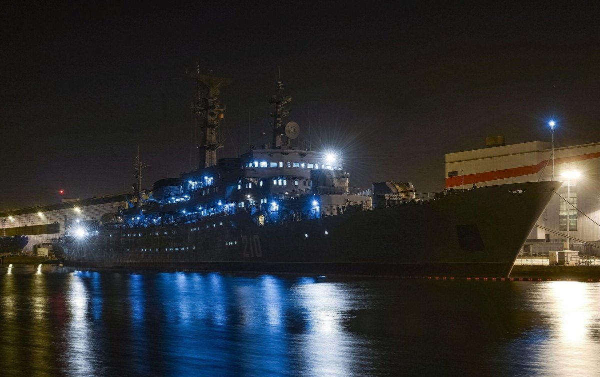 Учебный корабль Смольный Кронштадт