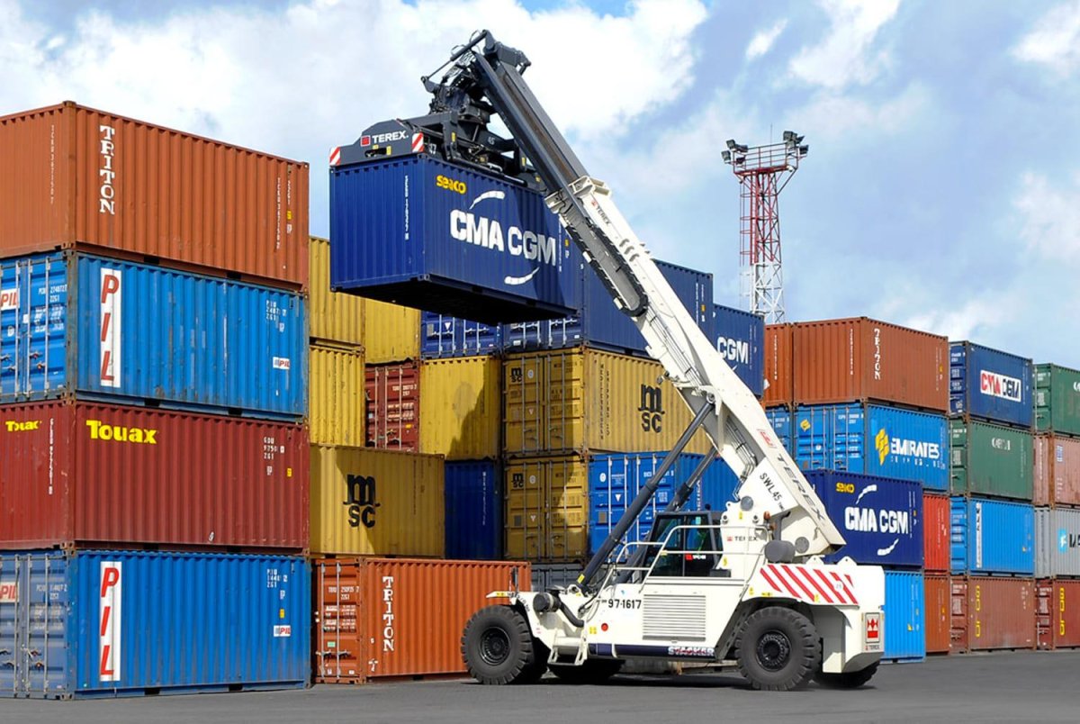 Погрузка контейнеров