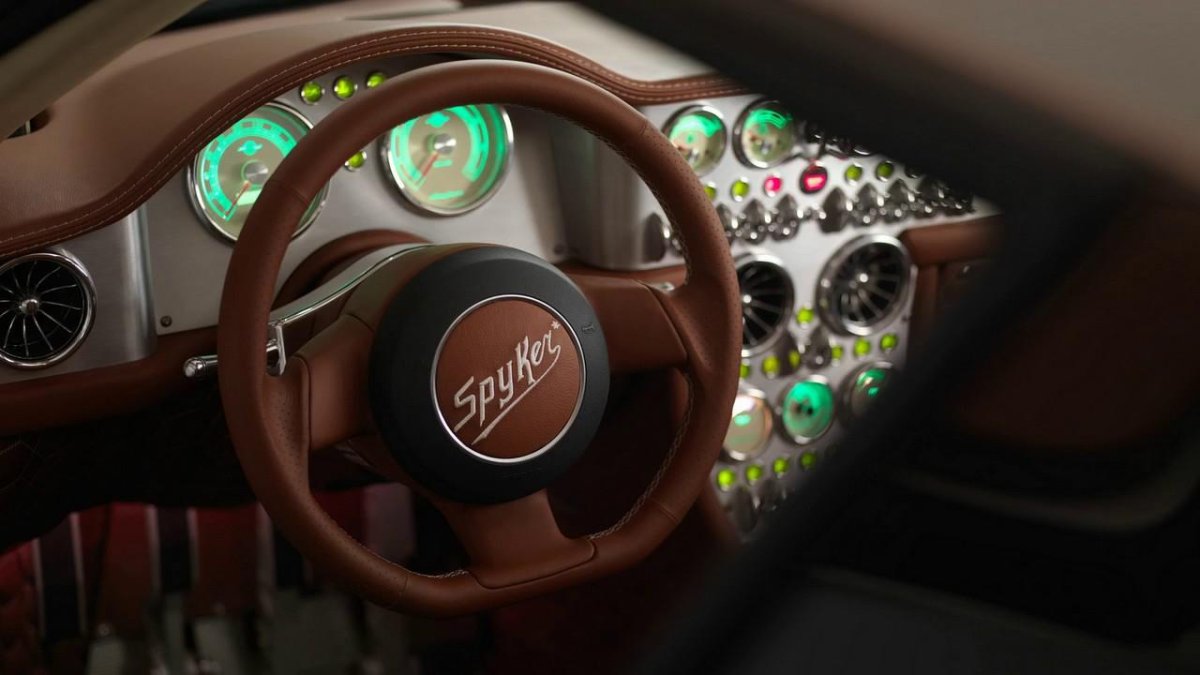 Spyker c8 салон