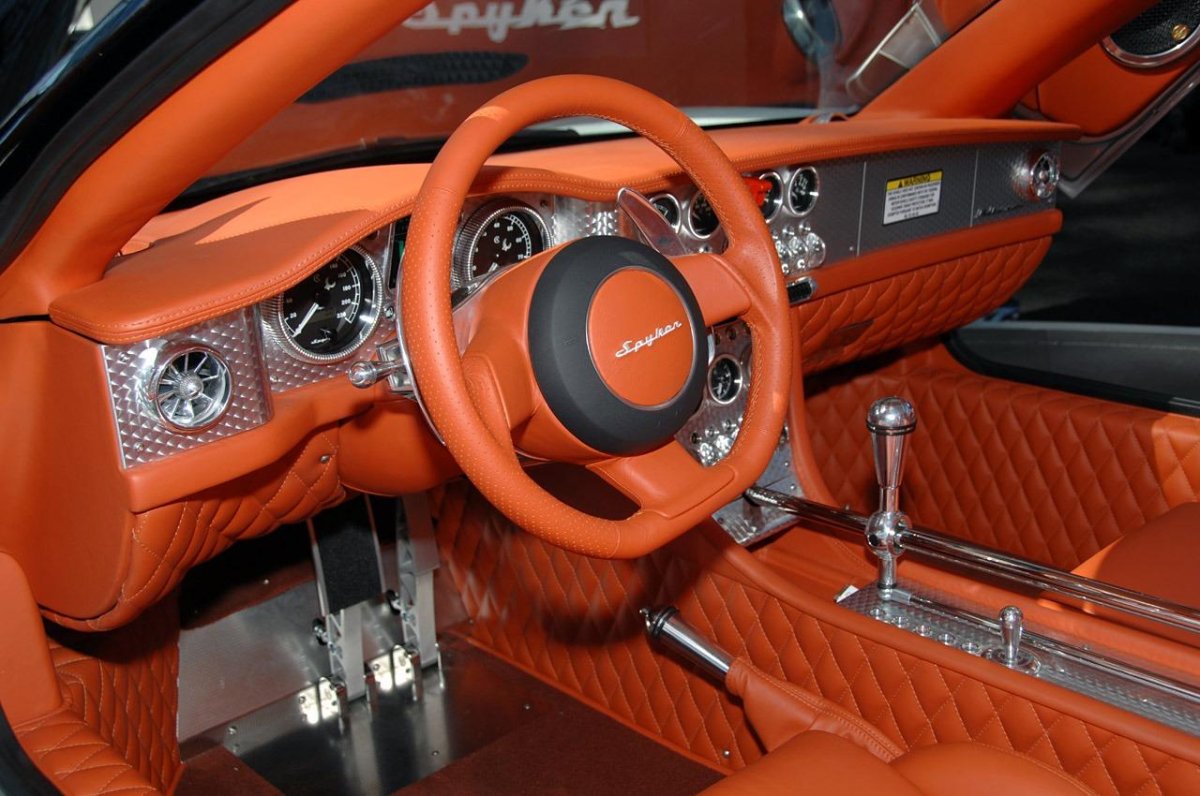 Spyker c8 салон