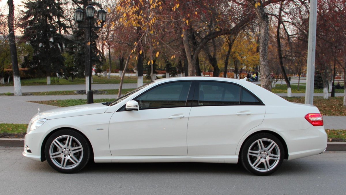 Mercedes Benz w212 белый