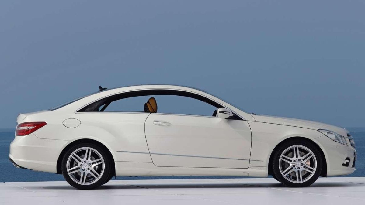Mercedes-Benz e Coupe (c207)