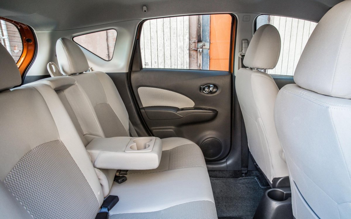 Ниссан ноут 2007 салон сзади