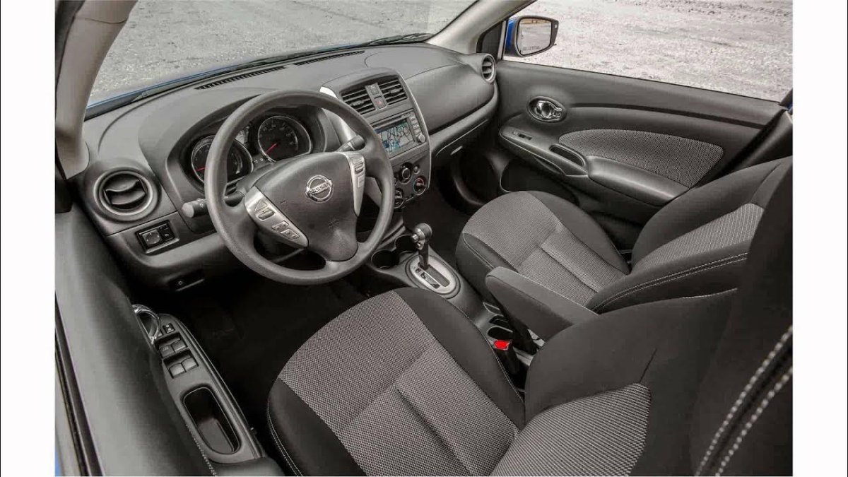 Ниссан Альмера 2016 года салон