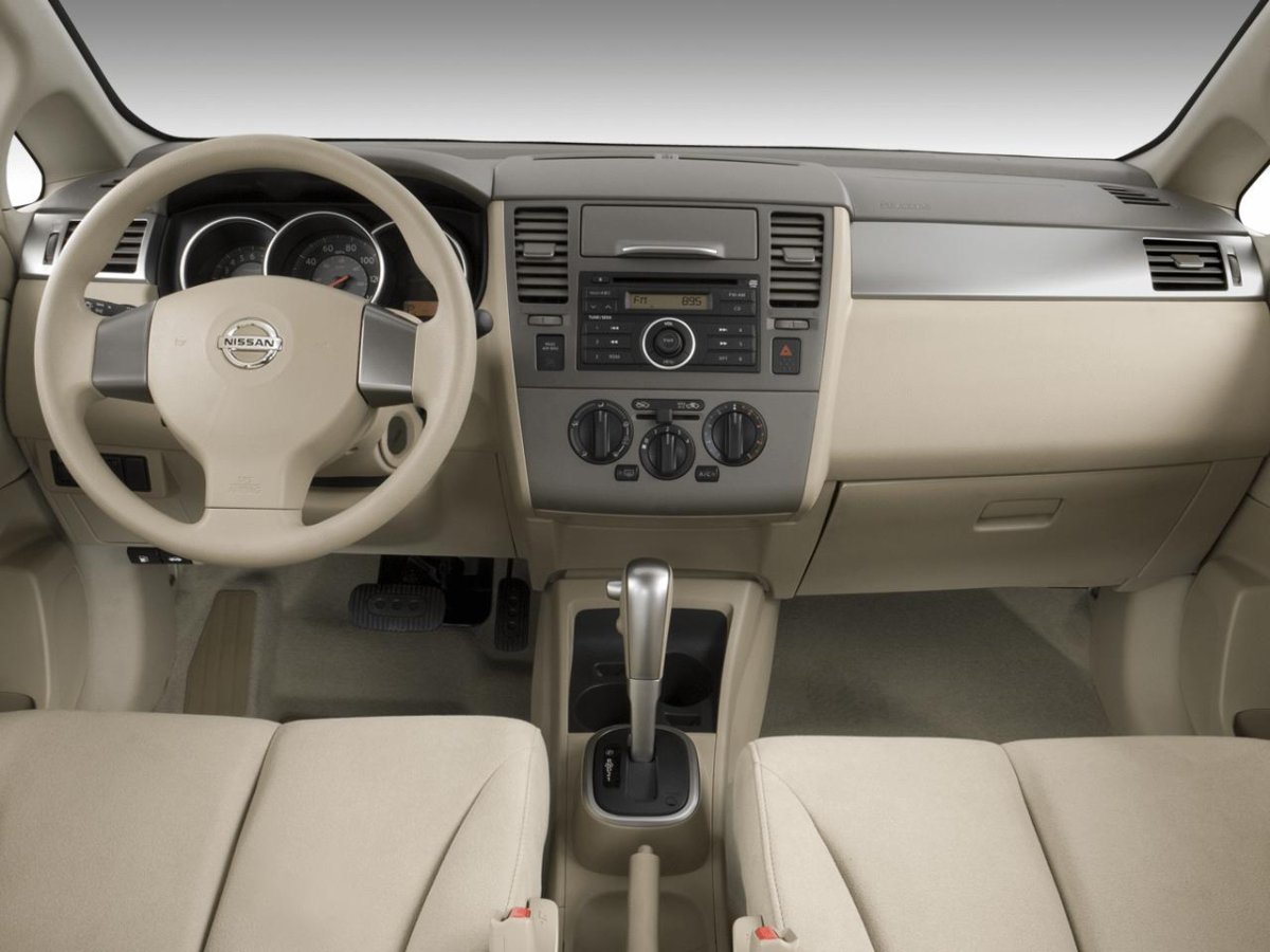 Ниссан Тиида 2008