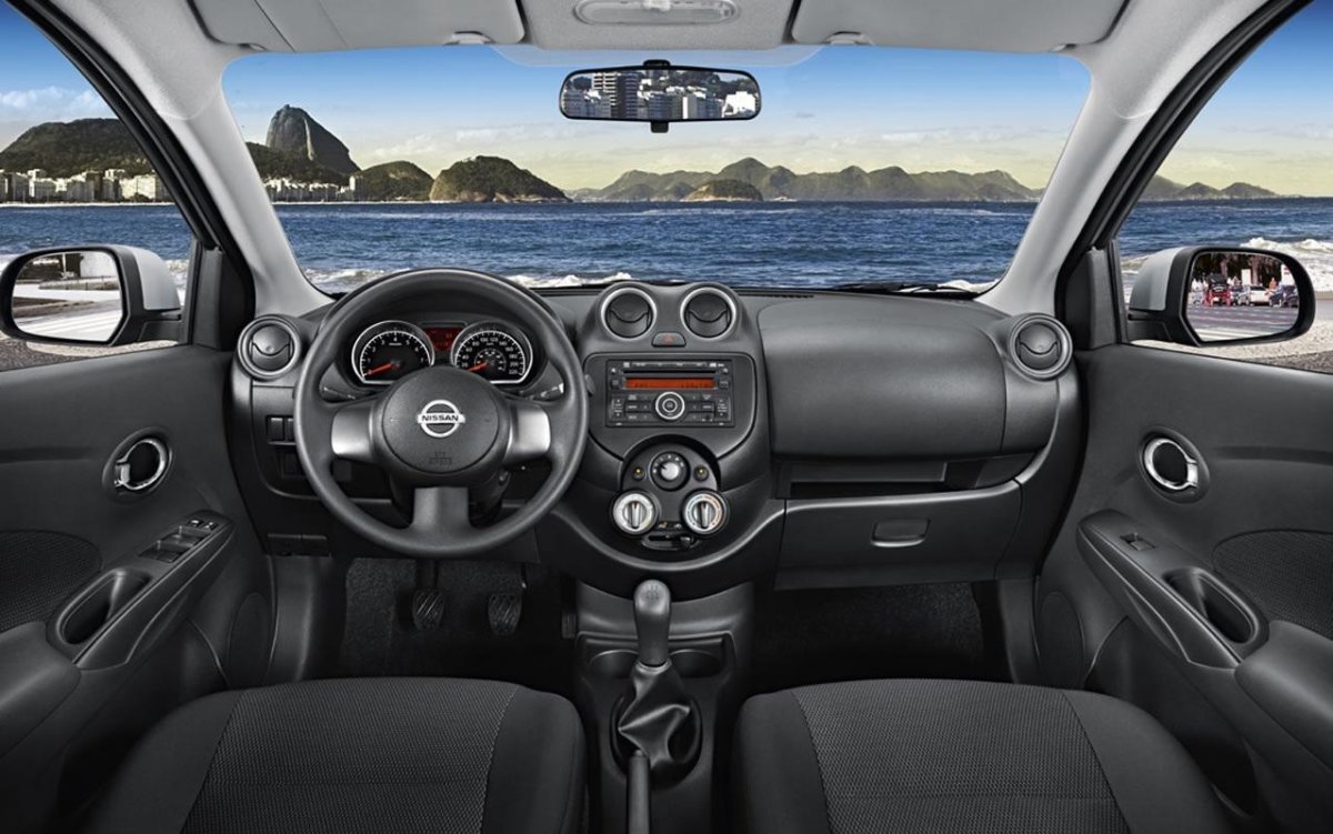 Nissan Versa салон 2012