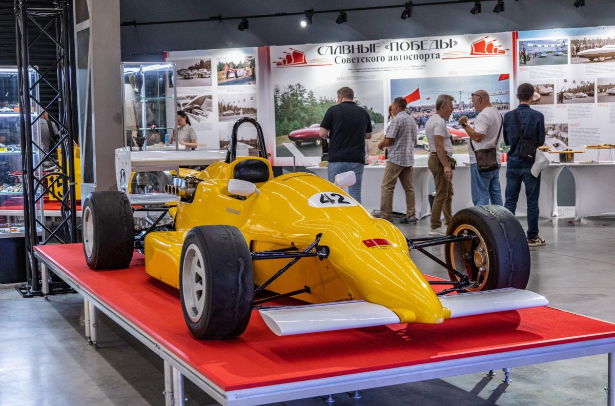 Выставка машин