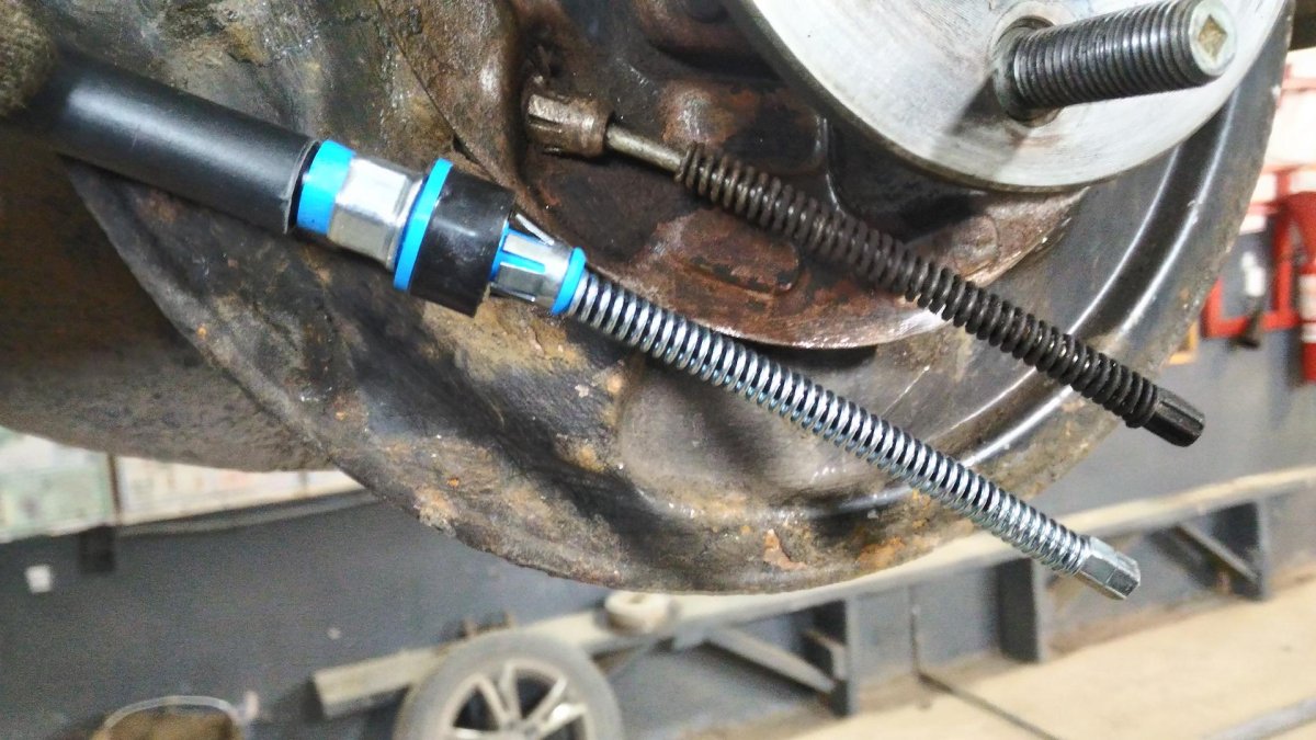 Втулка троса ручника акцент