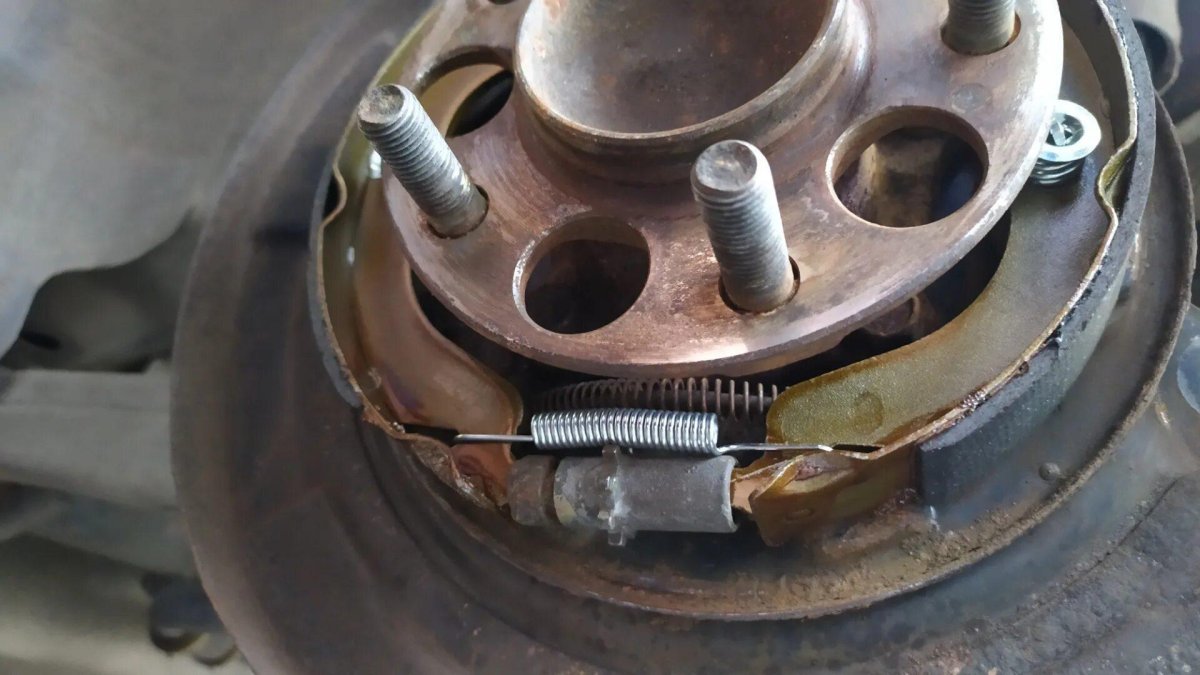 Mitsubishi Grandis ручник