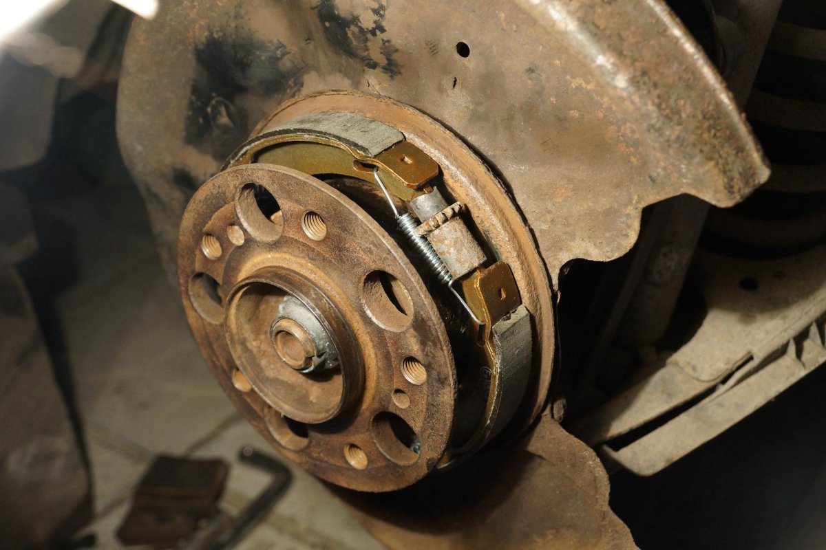 Колодки ручника Мерседес 124