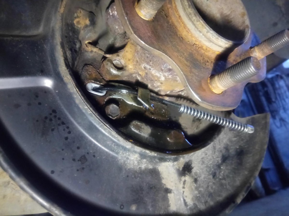 Натяжитель ручника Ниссан Кашкай j10