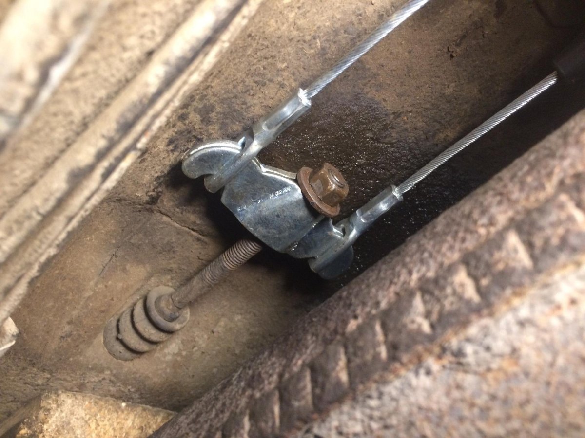 Трос ручника ВАЗ 2115