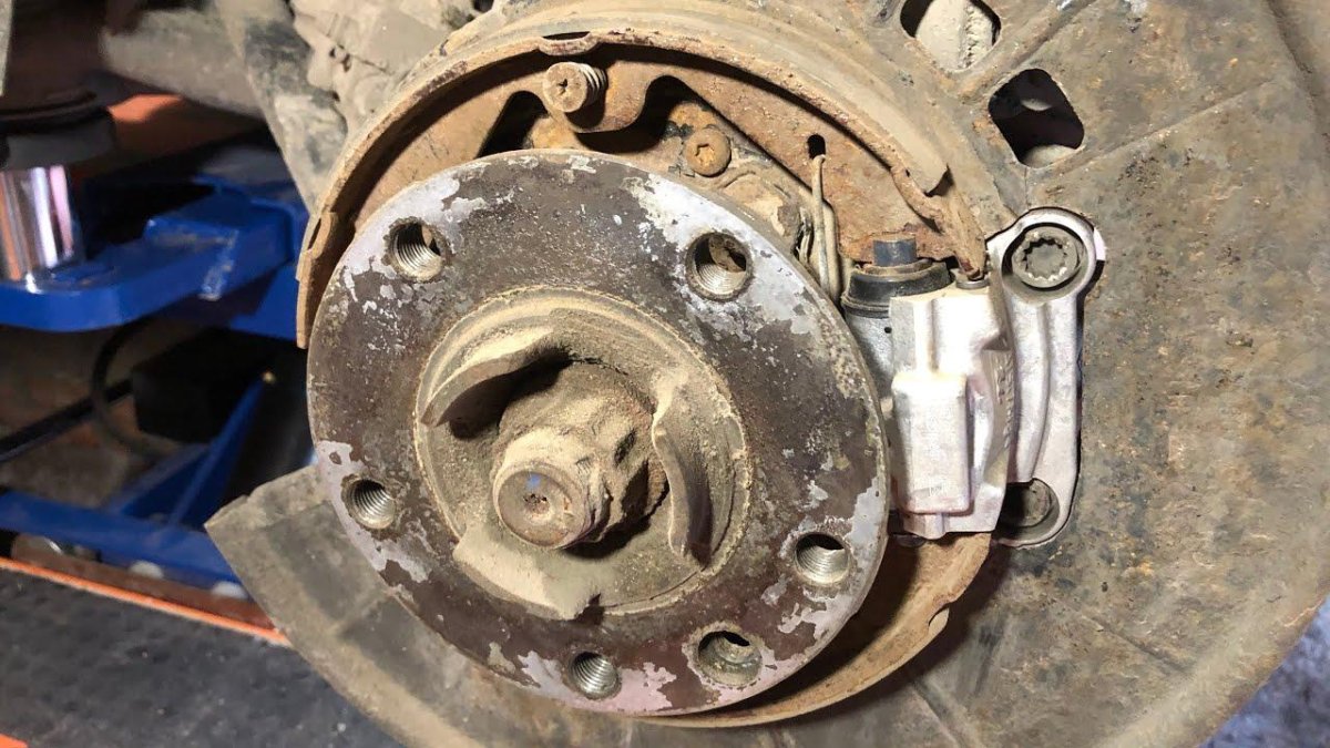 Туарег Фольксваген колодки ручника