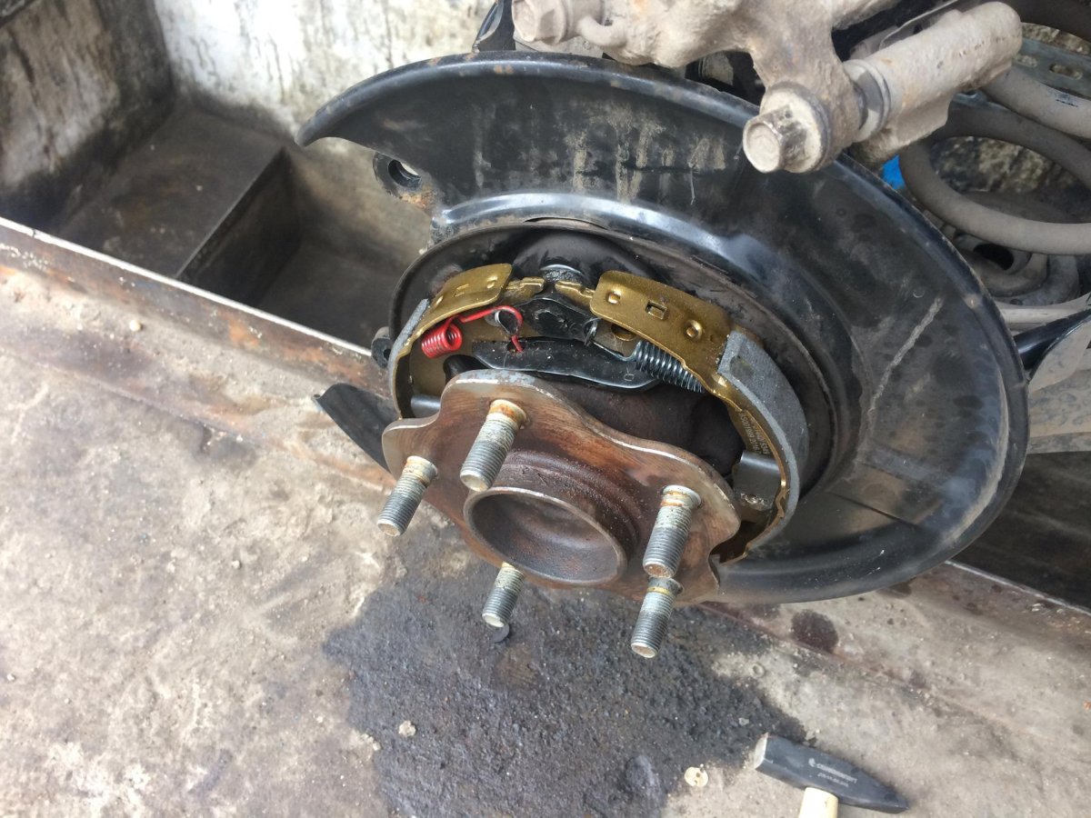 Nissan Qashqai колодки ручника